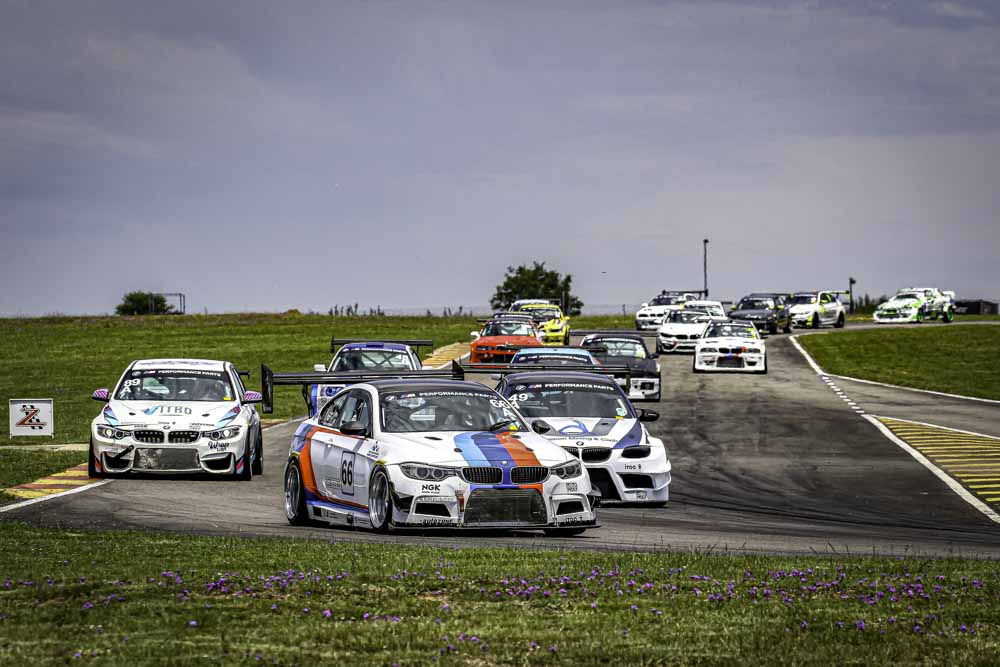 DRAMATIC SEASON FINALE SEES LOUBSER EMERGE AS NEW BMW ///M PERFORMANCE PARTS RACE SERIES CHAMPION