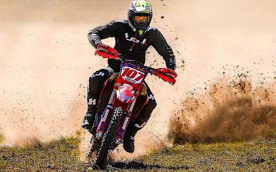 TEAM RED GRABS DESERT TREASURE
