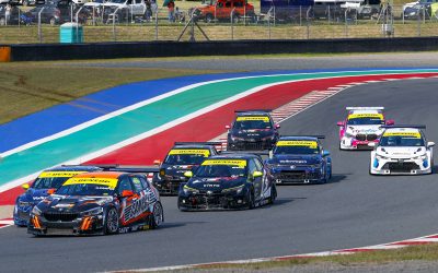 SOUTH AFRICAN TOURING CARS CHASE IS ON