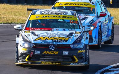DUNLOP TITLE RIVALS KEEP ON FIGHTING