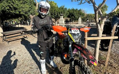 KEVIN DE KOCK FLIES THE SOUTH AFRICAN FLAG AT THE SEA TO SKY HARD ENDURO