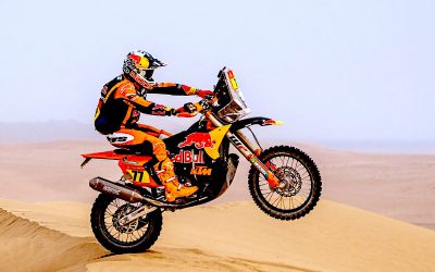 DAKAR BIKES GOING DOWN TO THE WIRE